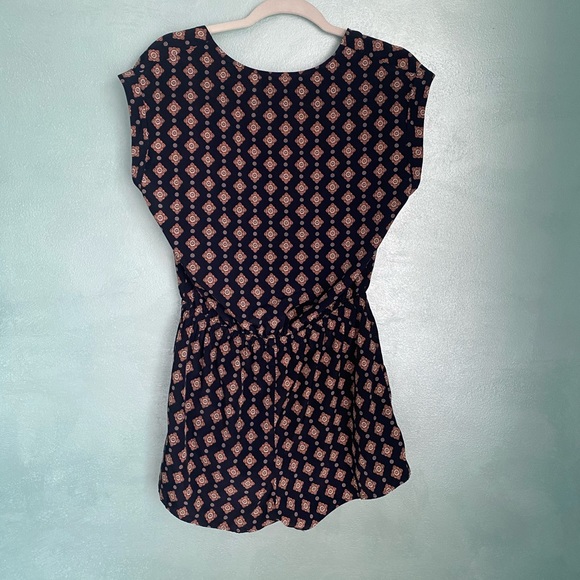 Patterned Button Romper - Picture 4 of 4